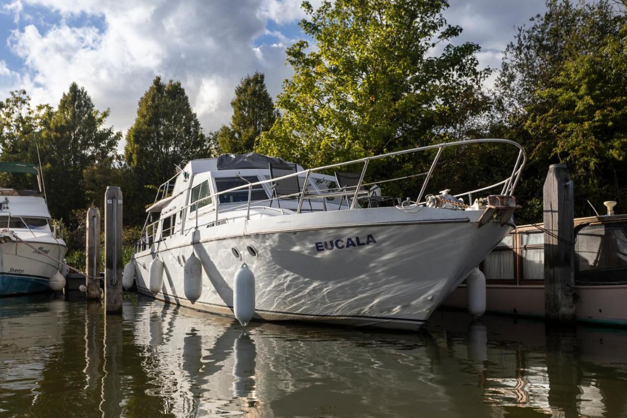 Eucala motor yacht Hotel East Molesey Exterior foto