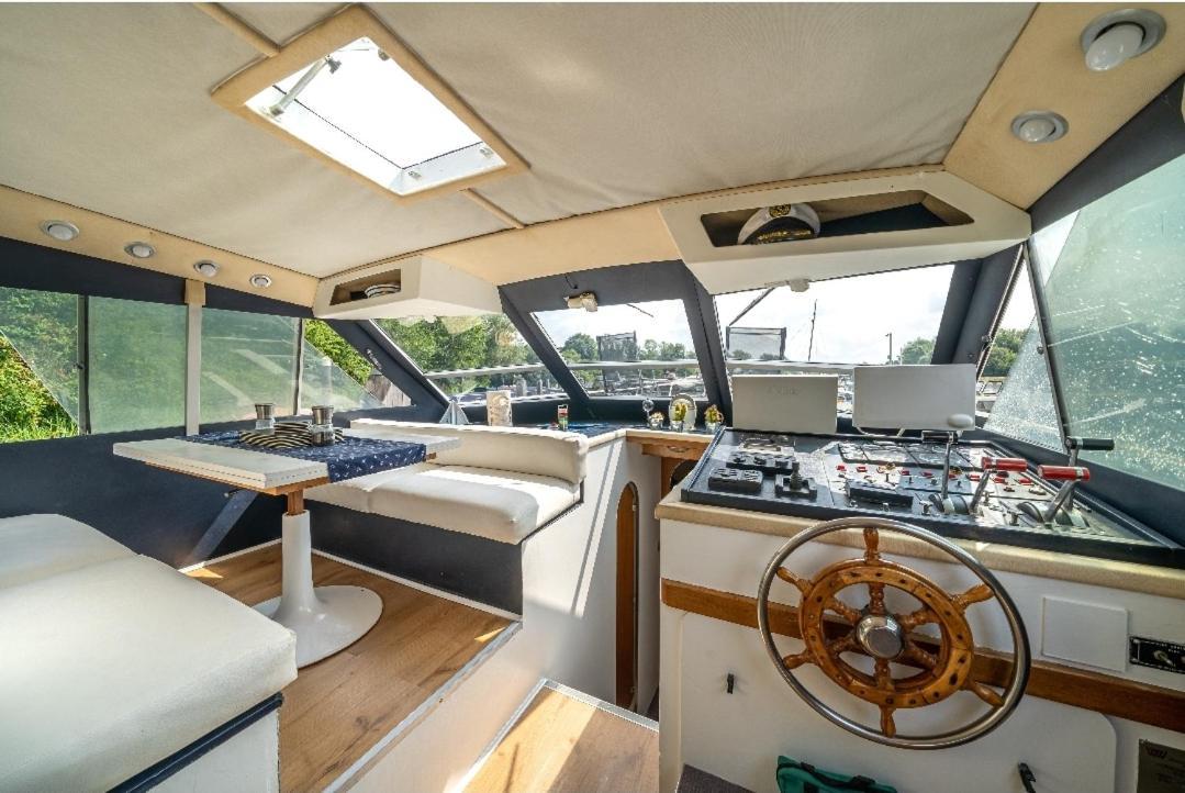 Eucala motor yacht Hotel East Molesey Exterior foto